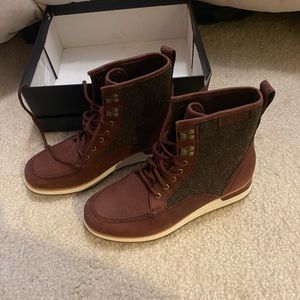 Merrell 7.5 Burgundy Boots